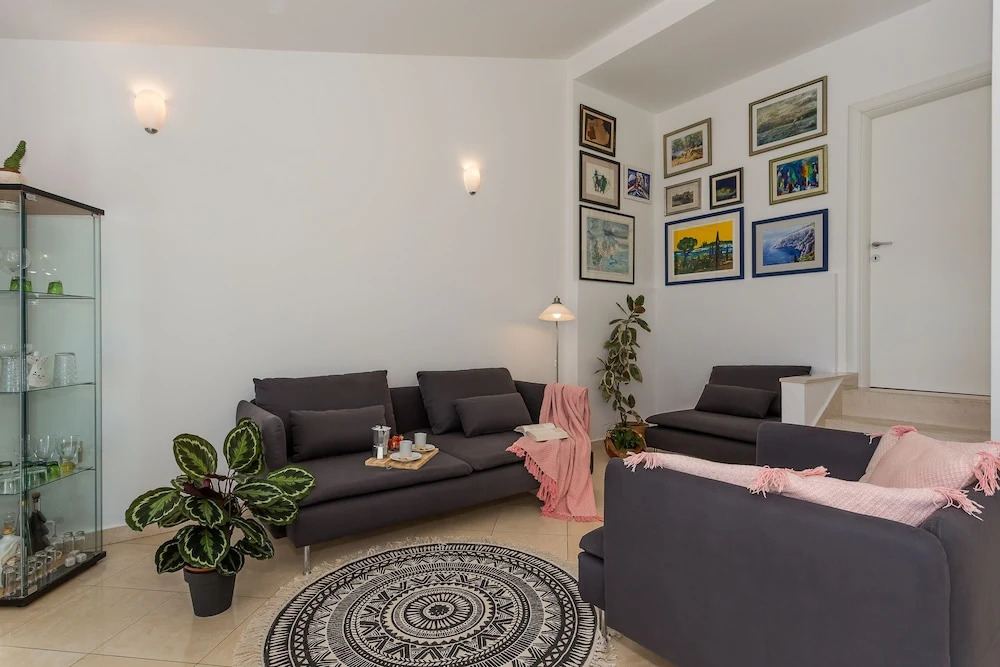 Villa Lola