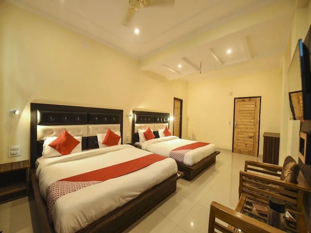 Raku's Place by OYO Rooms