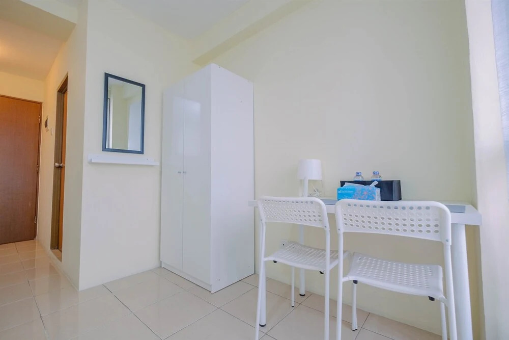 Tifolia Studio Apartment with Double Bed near LRT Station