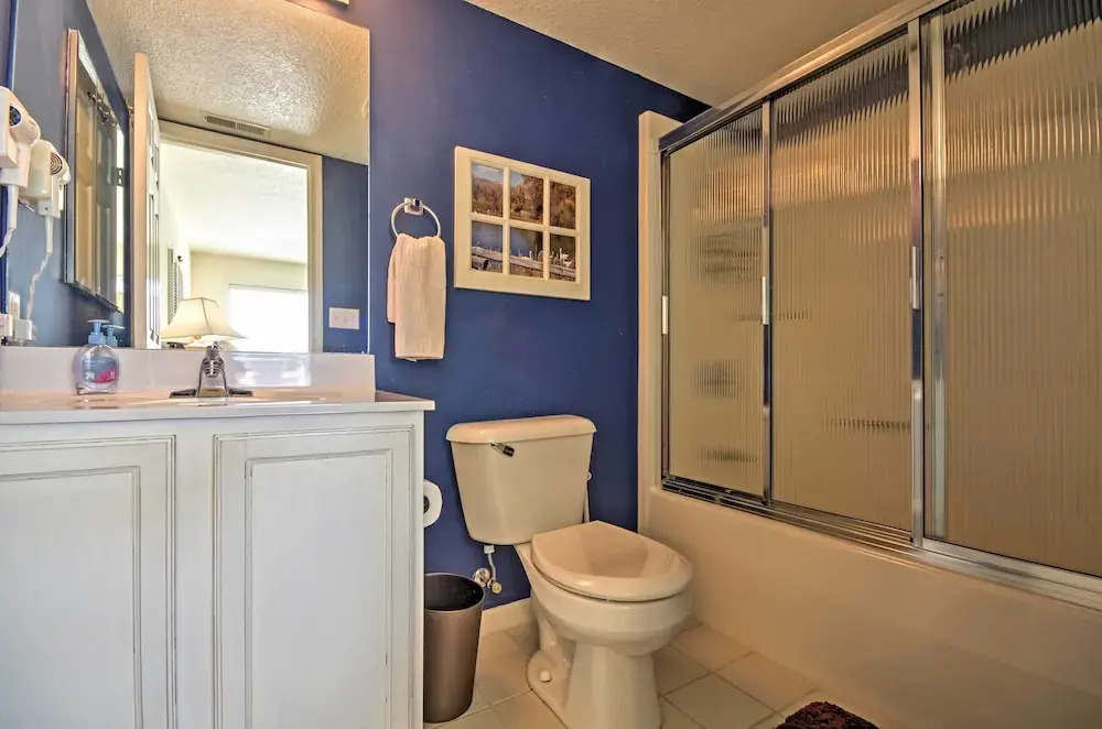 Luxe Lakeside Regatta Bay Getaway w/ Pool Access!