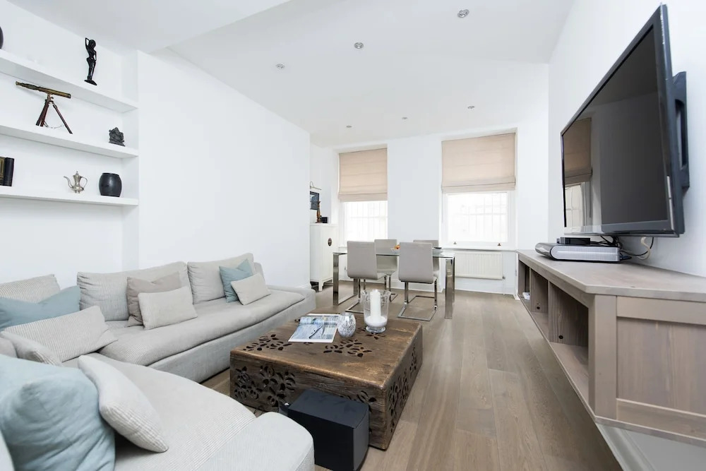 Gorgeous 2BR in Sherlock Holmes' Baker Street!