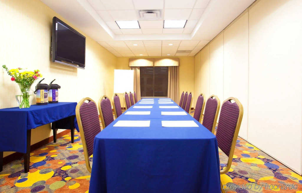 Holiday Inn Express Hotel & Suites Waukegan/Gurnee by IHG