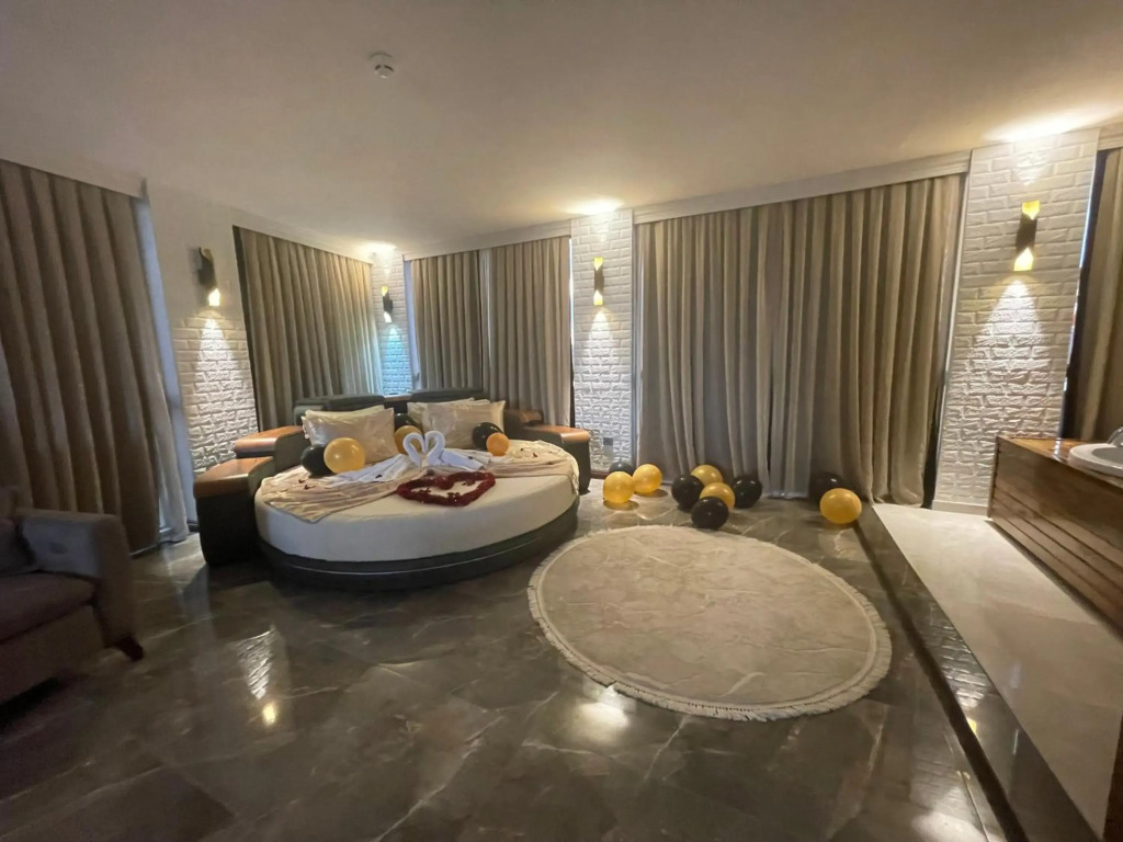 Le Luxe Suites Hotel