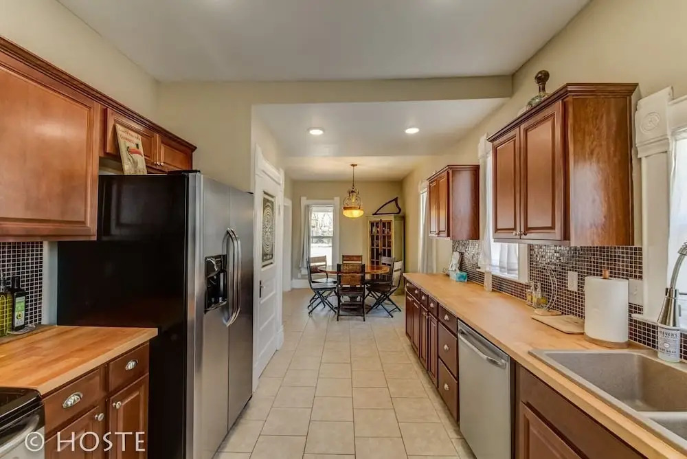 3 BR Beautifully Restored 1890`s Homedowntown