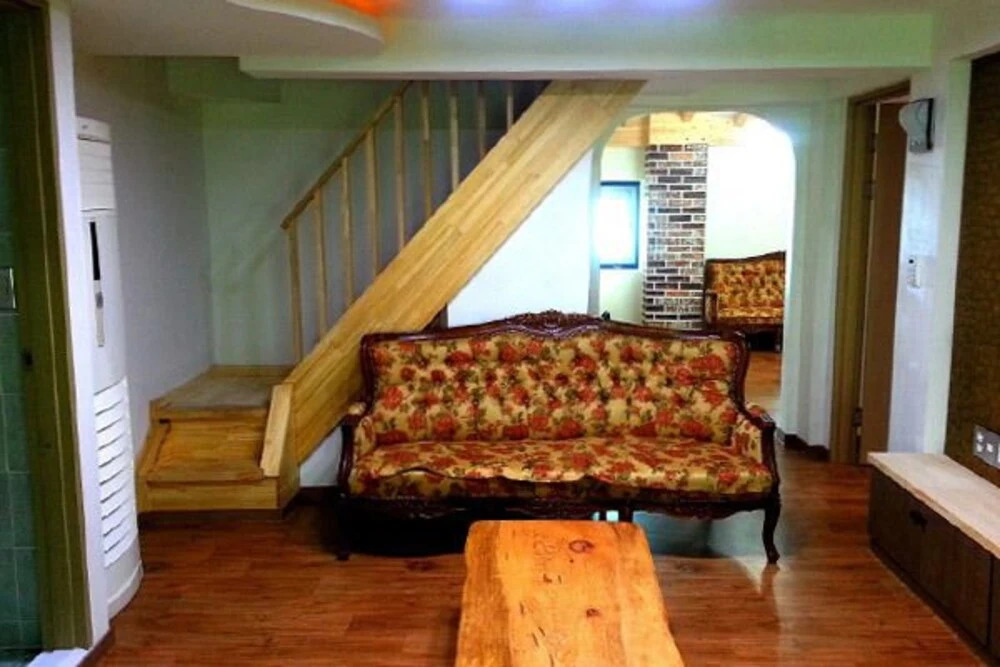 Yeosu Tirol Pension