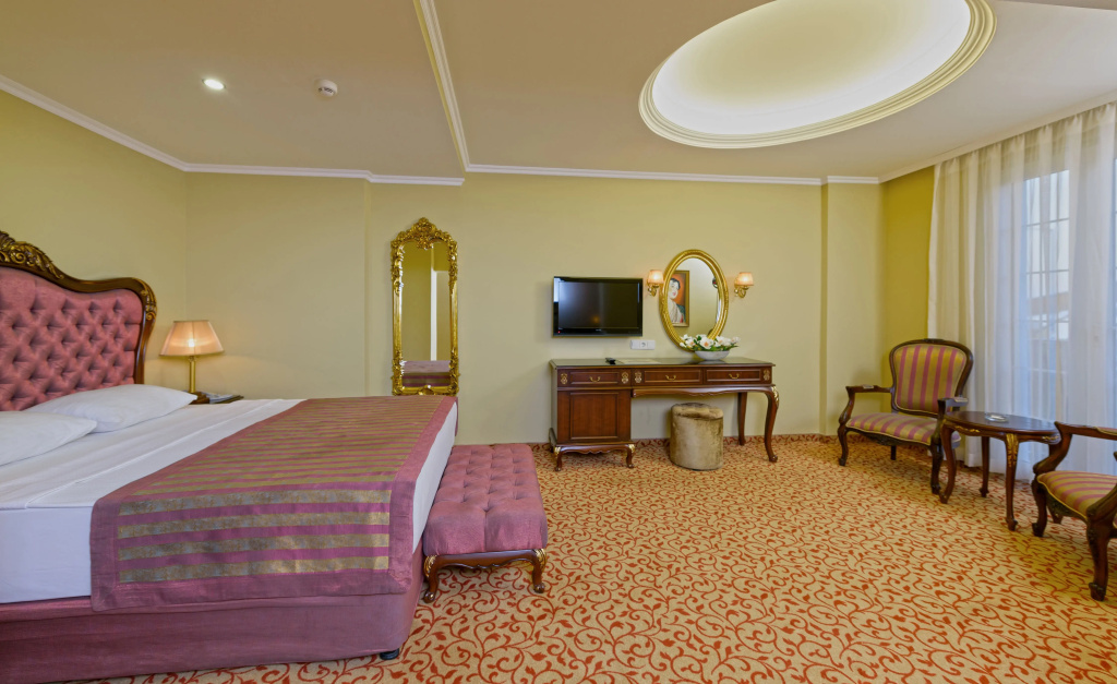 Antique Roman Palace Museum Hotel