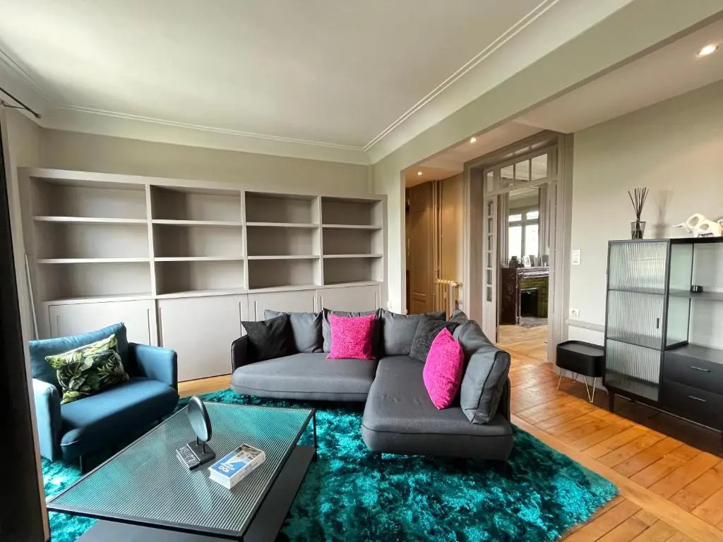Appartement haut standing 125m2 / Parking privé plein centre-ville avec vue panoramique