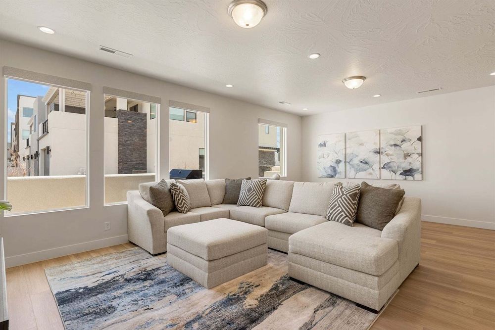 Rockaction Destination 5 Bedroom Townhouse