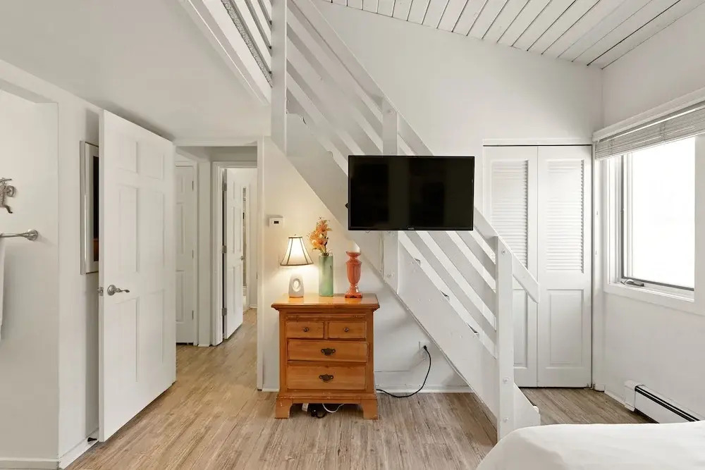Snowmass 2BR Loft Retreat Deck, Fireplace & Views - 21E