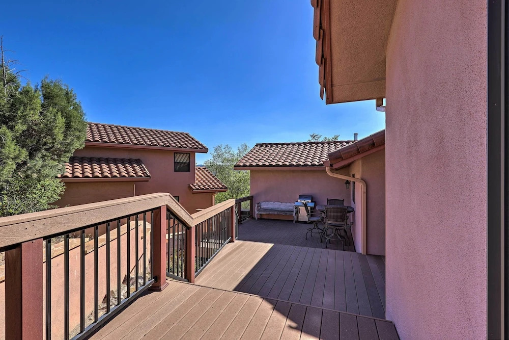 5 Mi to Butte Creek Trail: Prescott Home w/ Deck!