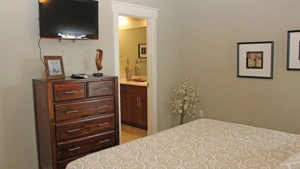 Dad's Mercedes, Mom's Dream! - 4 Br Home