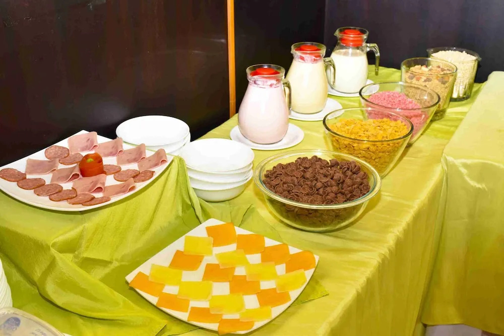 Hotel Montecarlo - Piscina & Desayuno Buffet Incluido