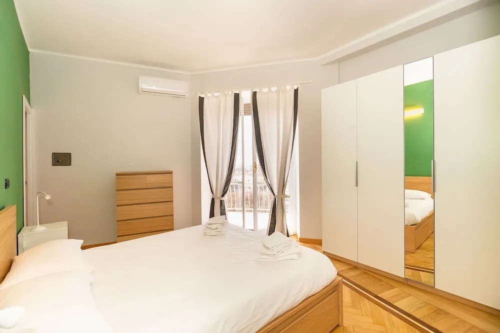 Cit Turin Flat with Panoramic Balcony