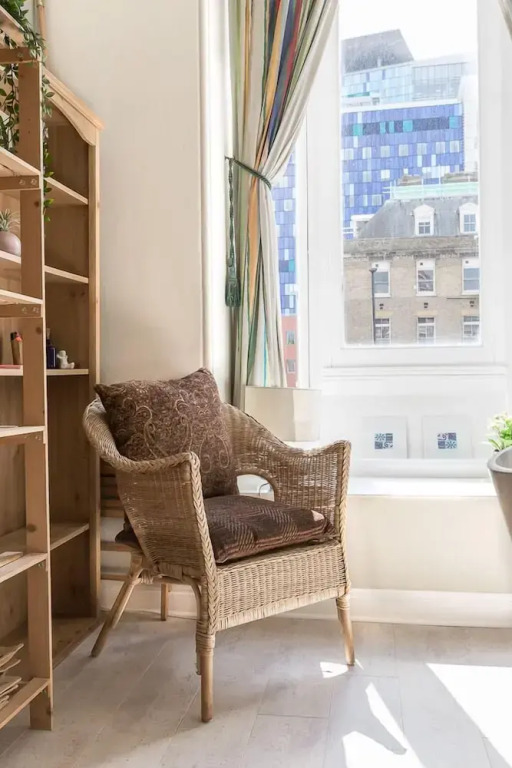Bright Two BR Period Apartment in Whitechapel