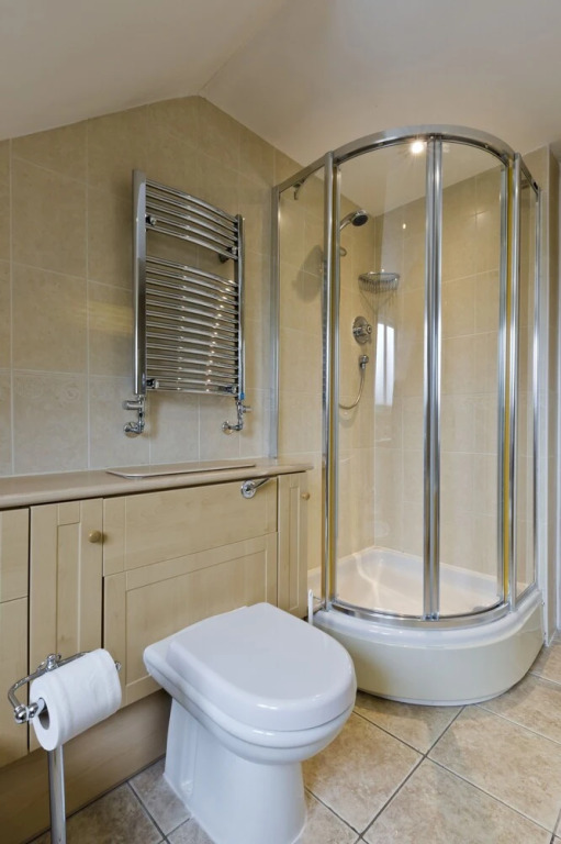 Luxury Riverside Home, Near Windsor Castle. Legoland & London Within 20 Minutes