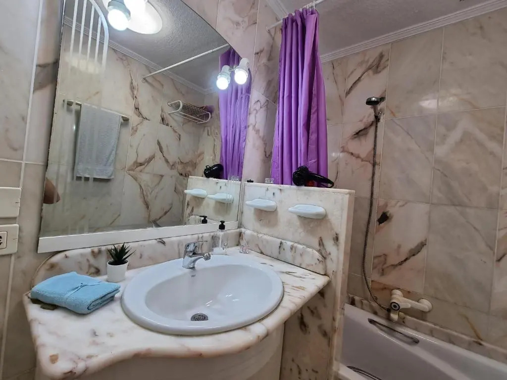 Casa Teide, ground floor Apartment Parque Santiago 1, heated pool, 100 m to sea and beach, wifi