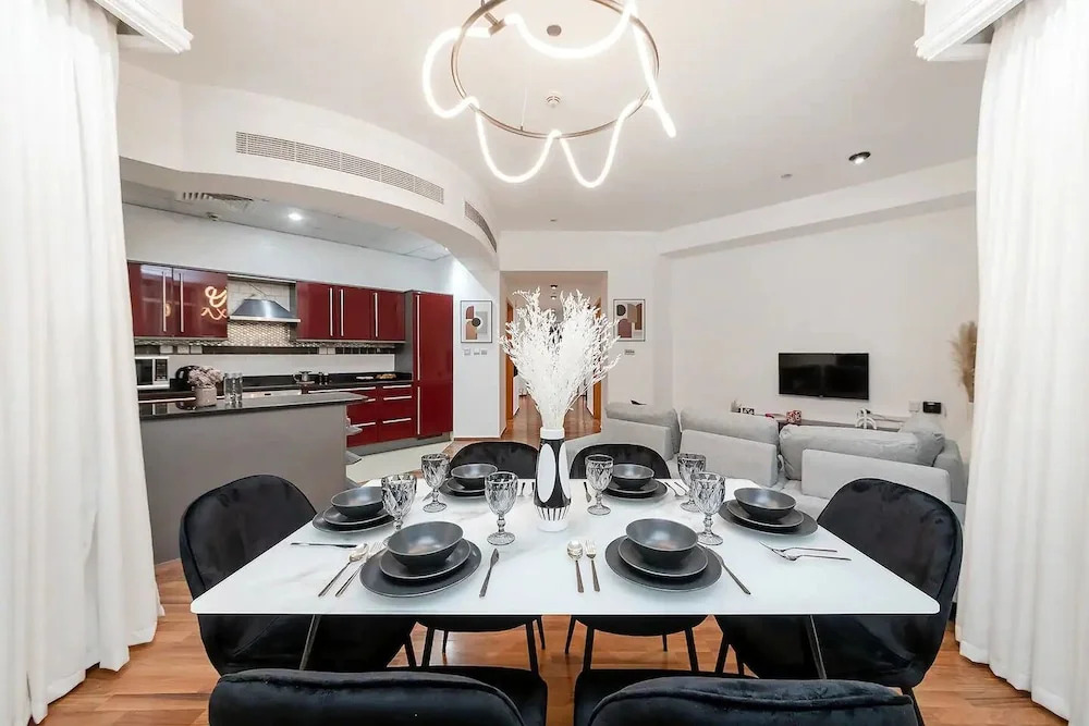 Spacious 2BR apartment in Marina Crown