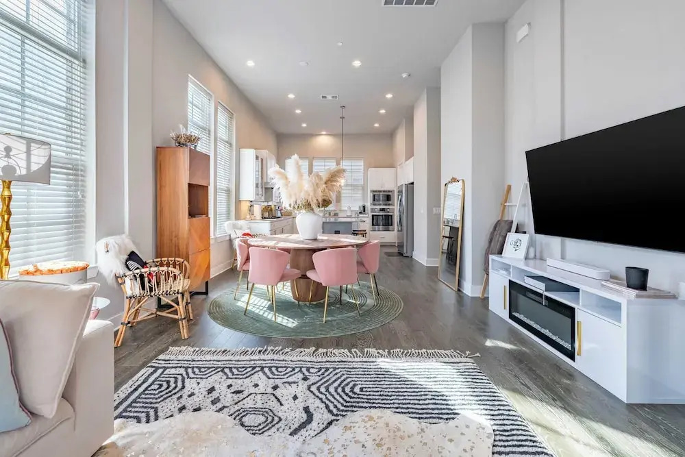 Modern Home, Private Balcony, Near Rainey & Lady Bird Lake Haus of Z