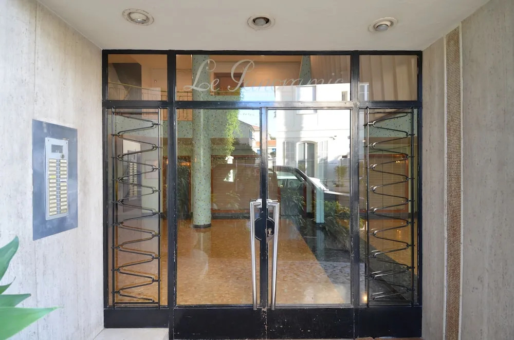 Period apartment 5 persons with Sea View and Parking in Port of Nice