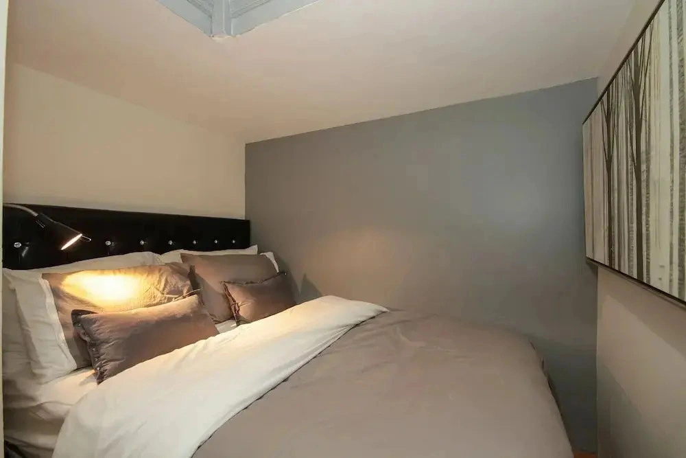 East Village 2 Bedroom Apartment - RNU 65220