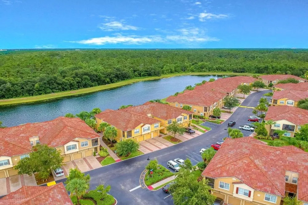 Very Near Disney 3 Bd Condo Walmart 1 min Away