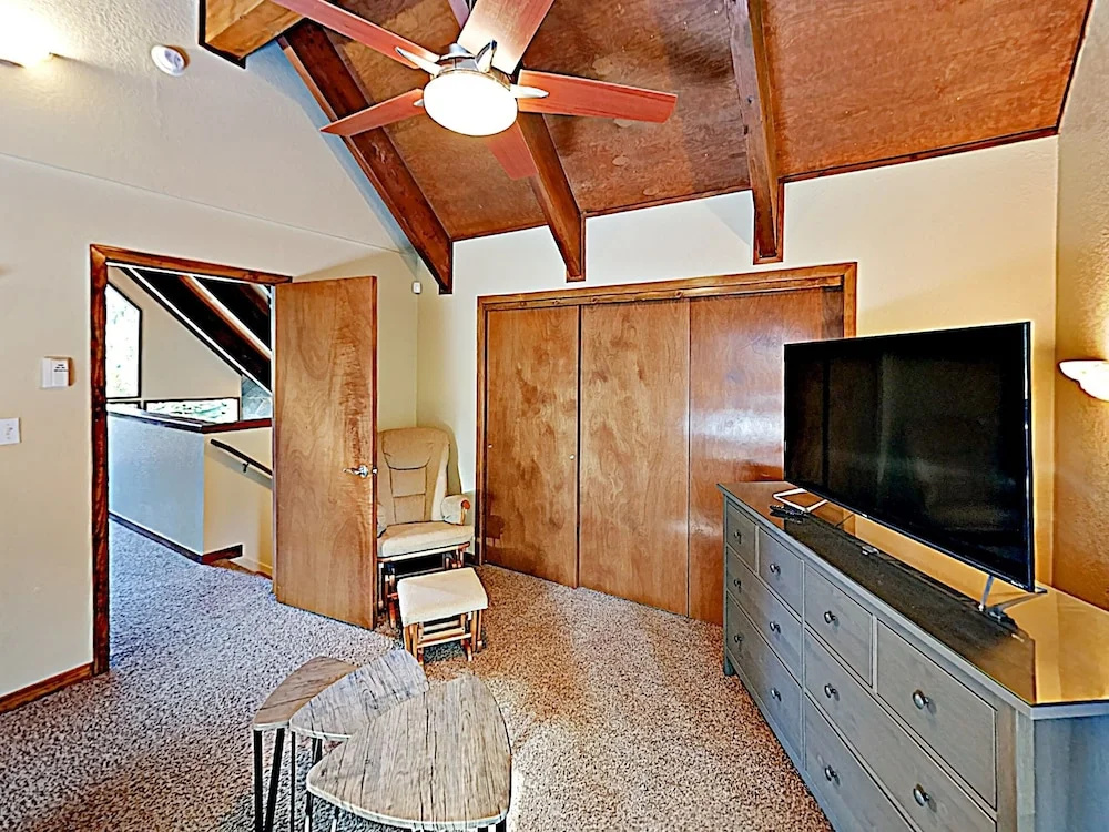 New Listing! Updated Mountain W/ Hot Tub 3 Bedroom Home