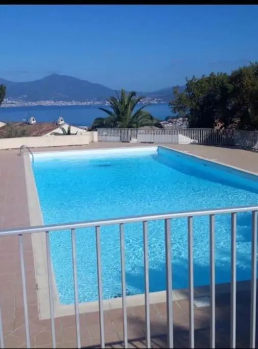 Porticcio T2 climatisé & grande terrasse à 1km de la plage