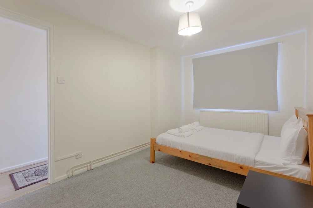 Spacious 2 Bedroom House in Bow