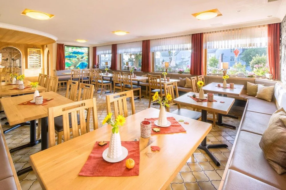 Eifel Hotel Schneider am Maar