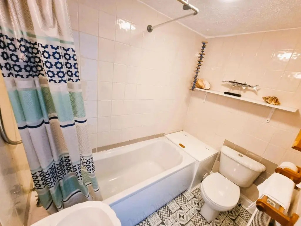 Sea Views, Big 2 Bed Flat Close To Beach & Harbour
