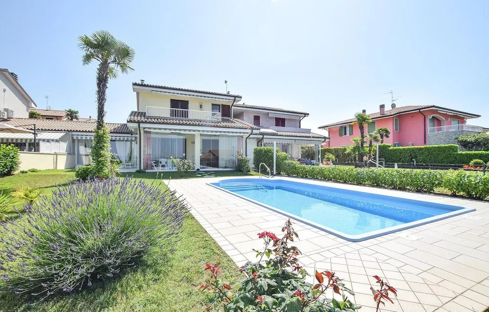 Beautiful Home in Lazise With 3 Bedrooms, Wifi and Outdoor Swimming Pool