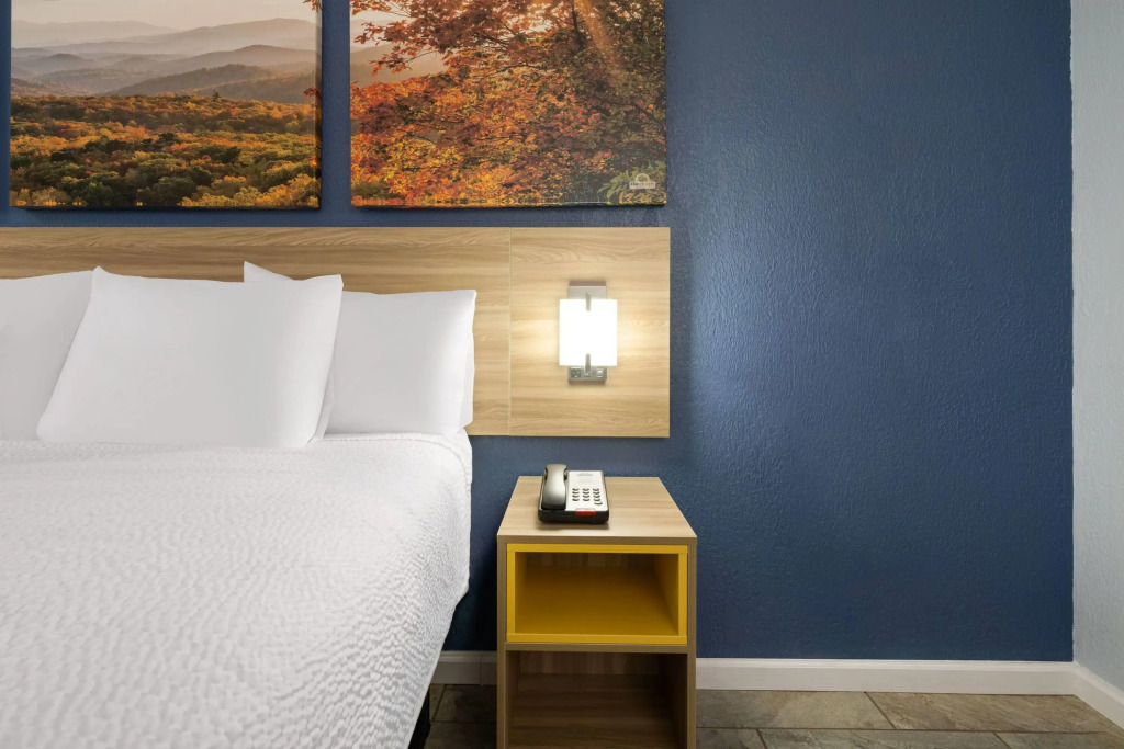 Days Inn by Wyndham Charlotte University