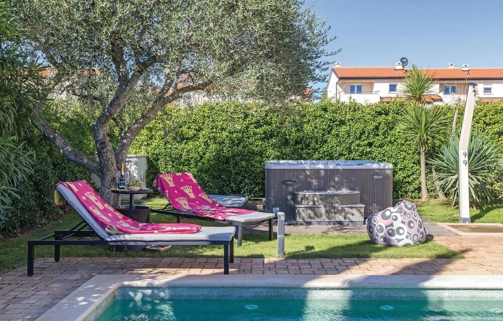 Gorgeous Home In Strada Contesa