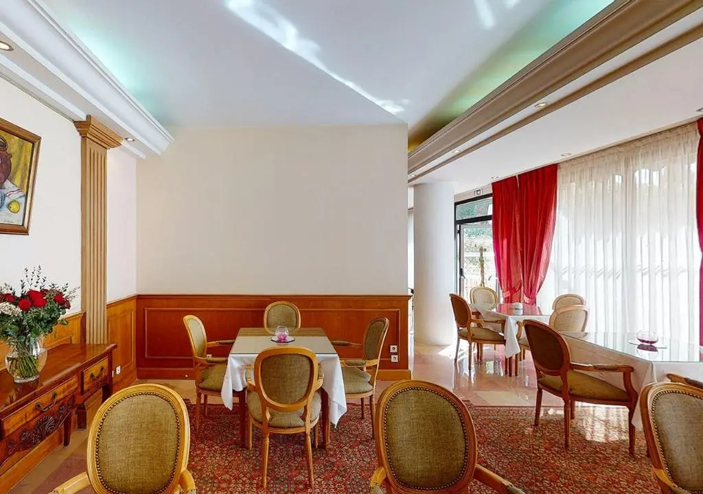 Sun Riviera Hotel