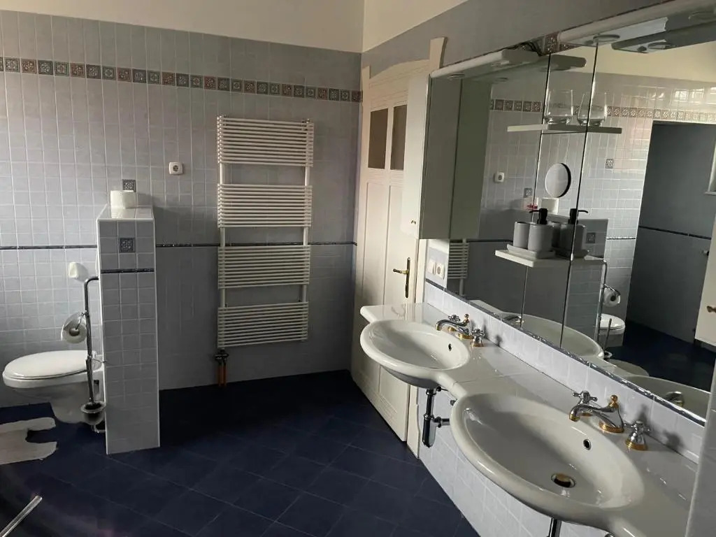 R24, ROSE house
