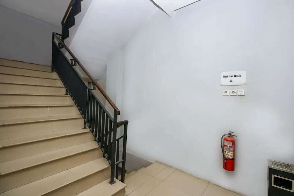 RedDoorz Plus near Hotel Benua Kendari