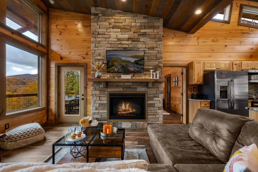 2021 Cabin - Gorgeous Fall Views, GameRm, HotTub, Xbox, Bears, Gatlinburg 10min & Ober 5min