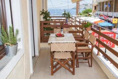 Zorbas Hotel Apartments & Studios
