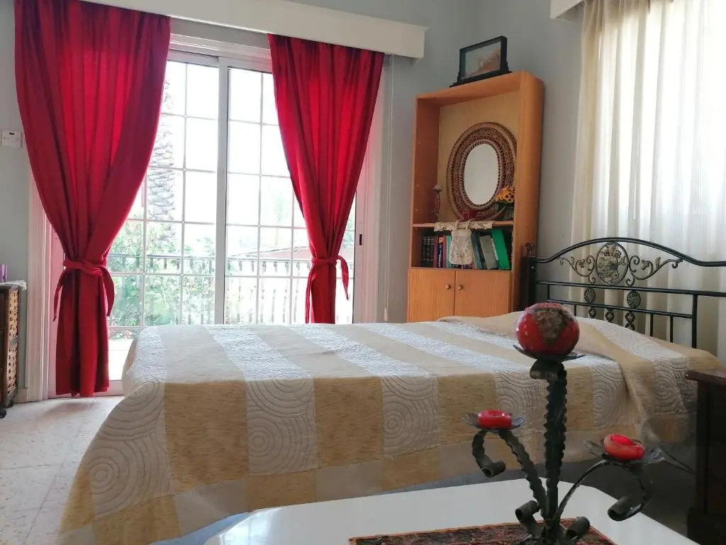 Nirvana ArtHouse 2km from LCA center