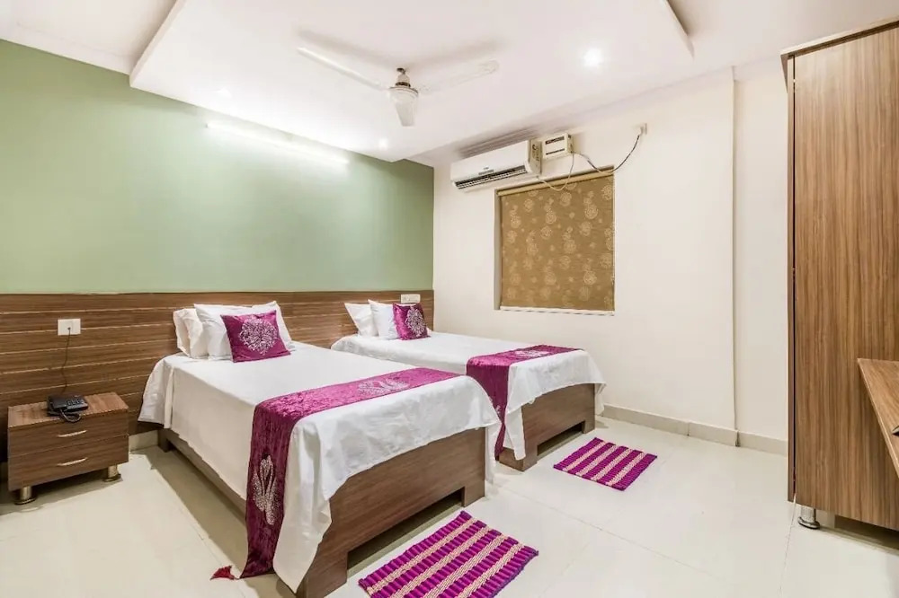 Iroomz Hotel Fusion Inn