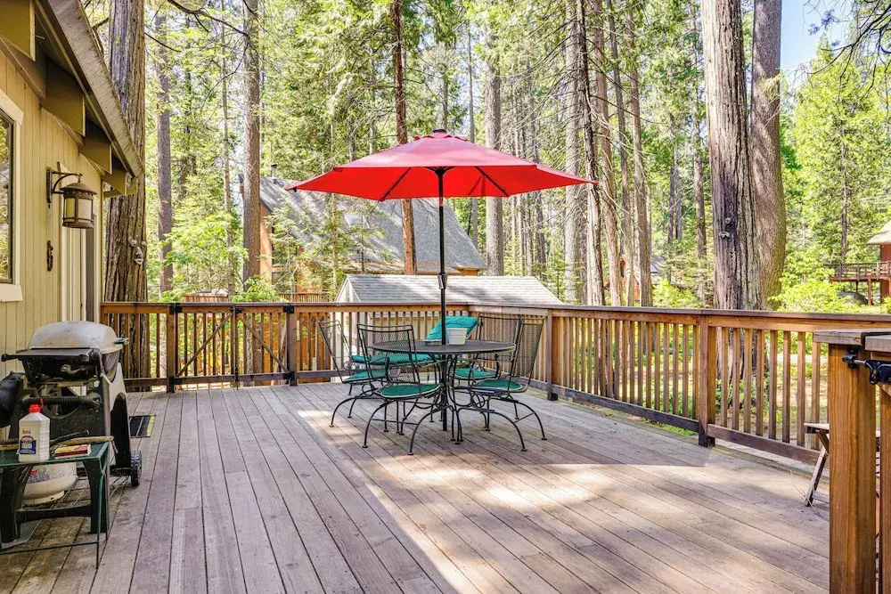 Cabin w/ Deck & Fire Pit in Blue Lake Springs!