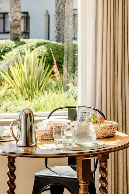 Camps Bay Stylish 2bed by the Tidal Pool Tidescape