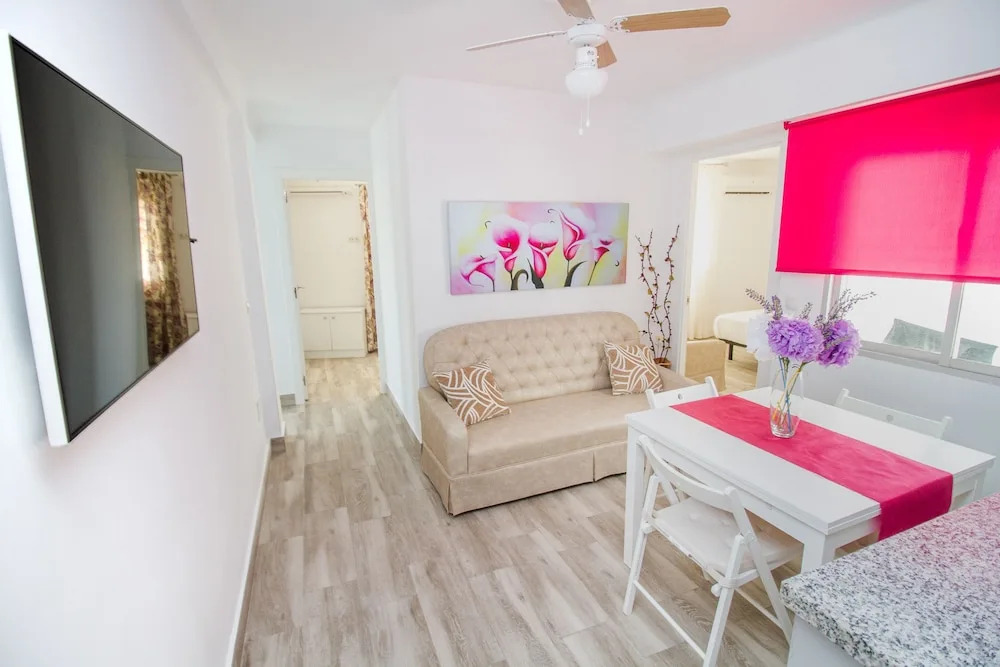 Modish 3 bedroom Apartment in Malaga by La Recepción