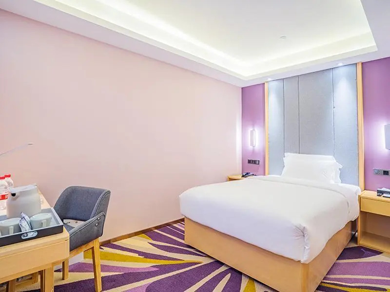 Lavande Hotel Zhaoqing Qixingyan Scenic Spot Yihua International Square