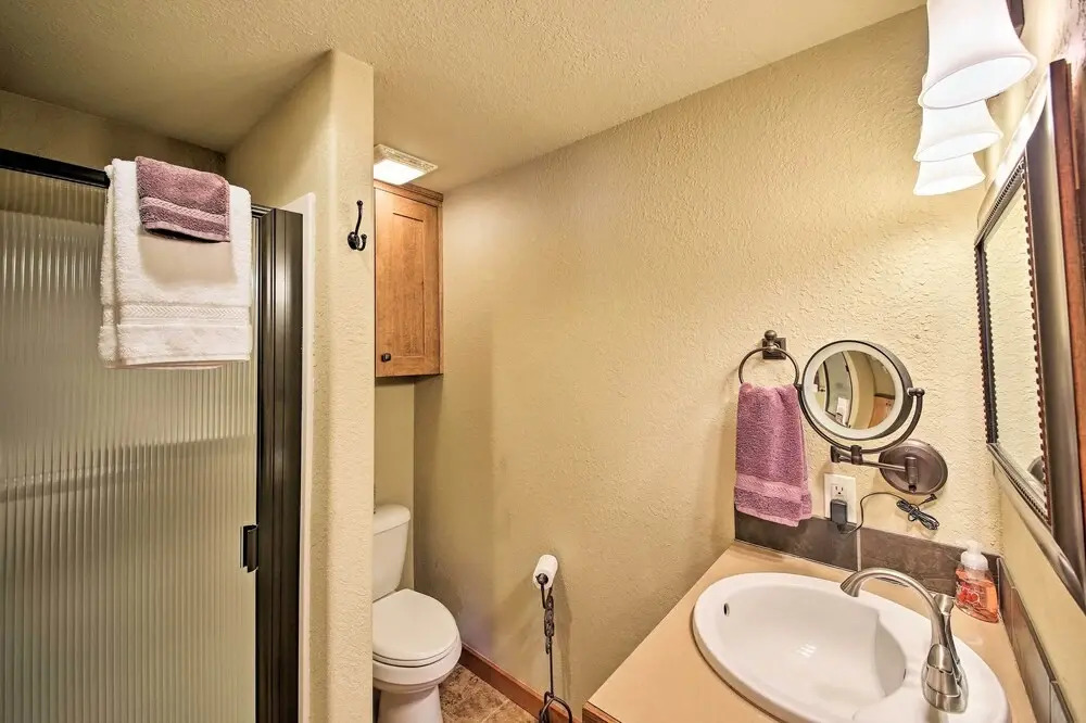 Lake Pend Oreille Condo w/ Porch & Mountain View!