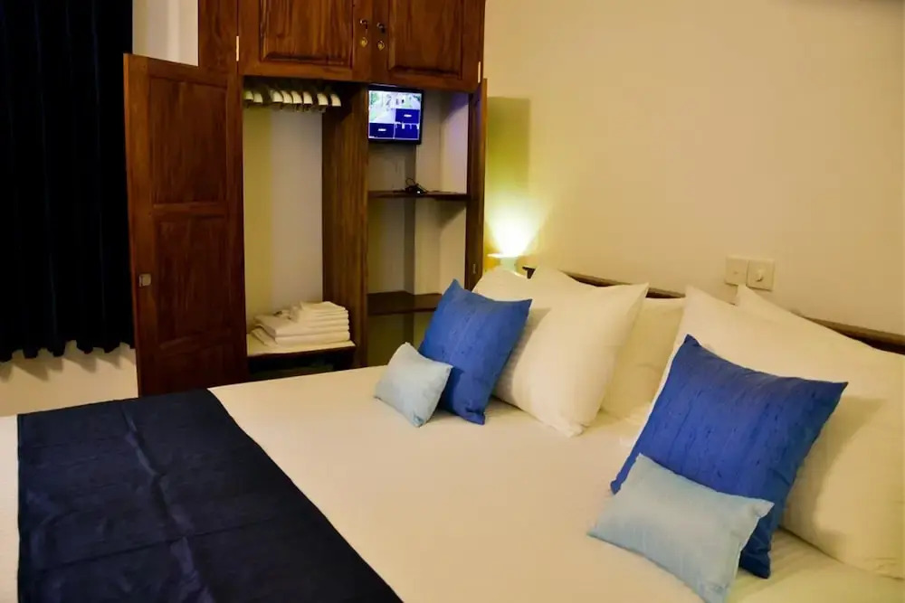 House With one Bedroom in Hikkaduwa, With Wonderful Lake View, Furnish