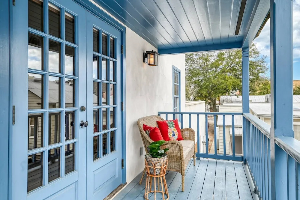 62 Hypolita Carriage House