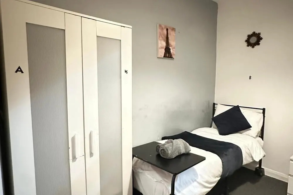 Apartment Sleeps 4 With Parking