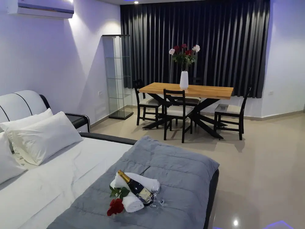 Spat Studio ApartHotel