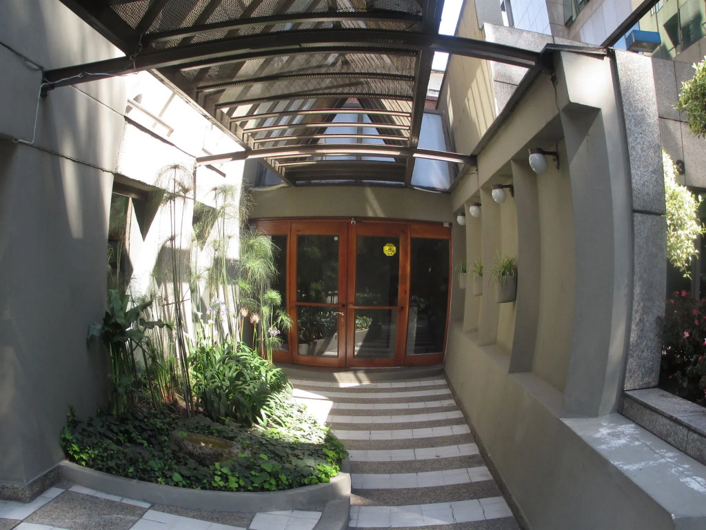 Lloyds Apartasuites Parque 93